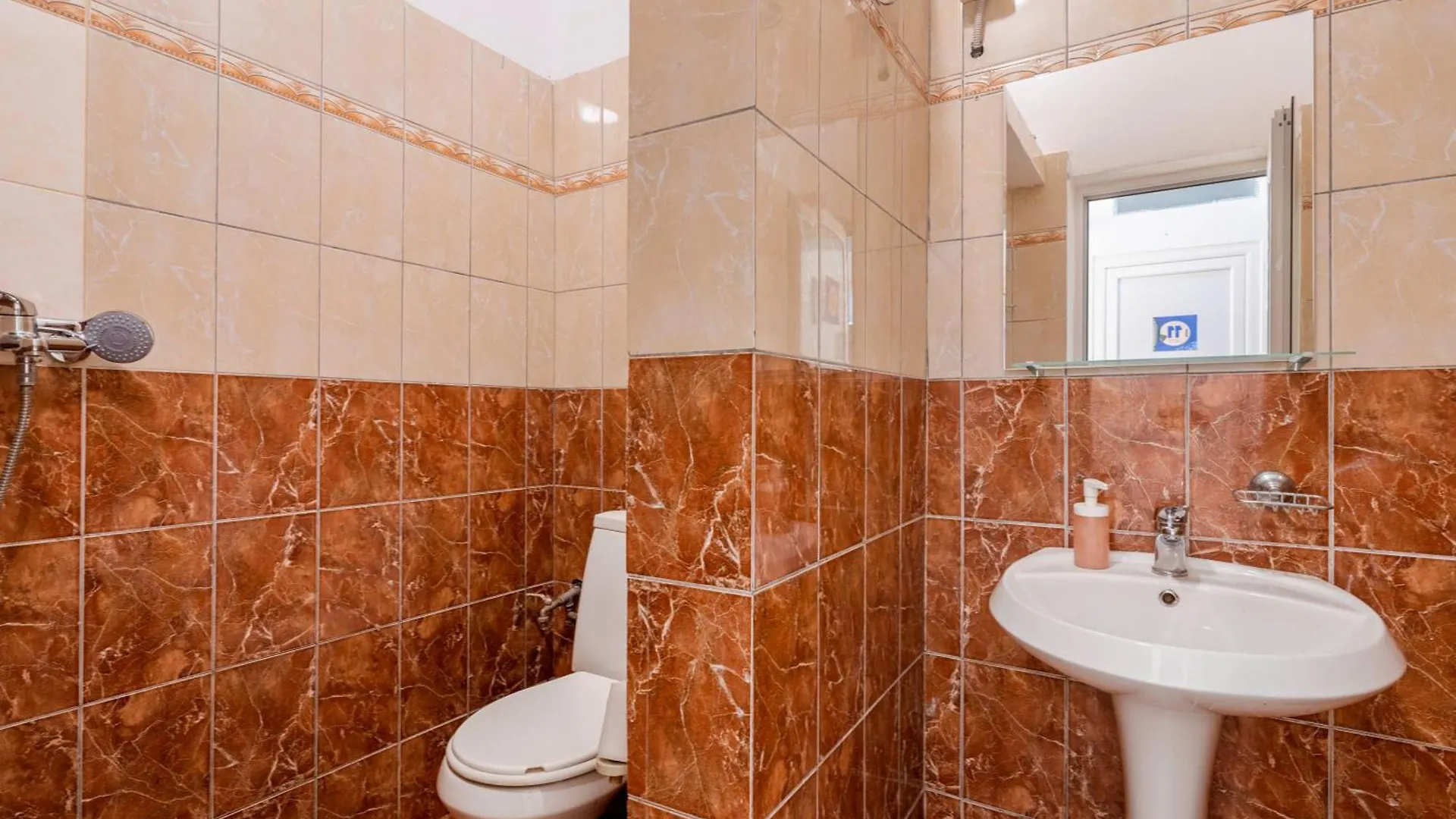 Hostel Hasta La Vista Sarande 0*,  Albania