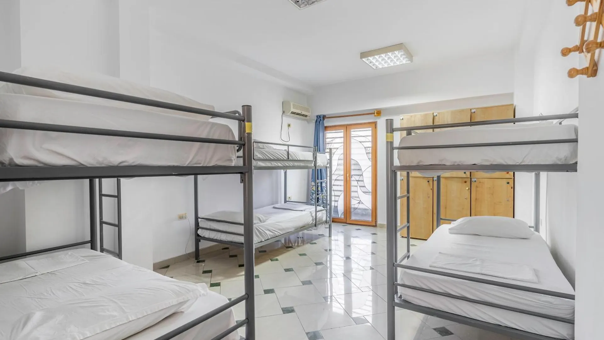 Hostel Hasta La Vista Sarande