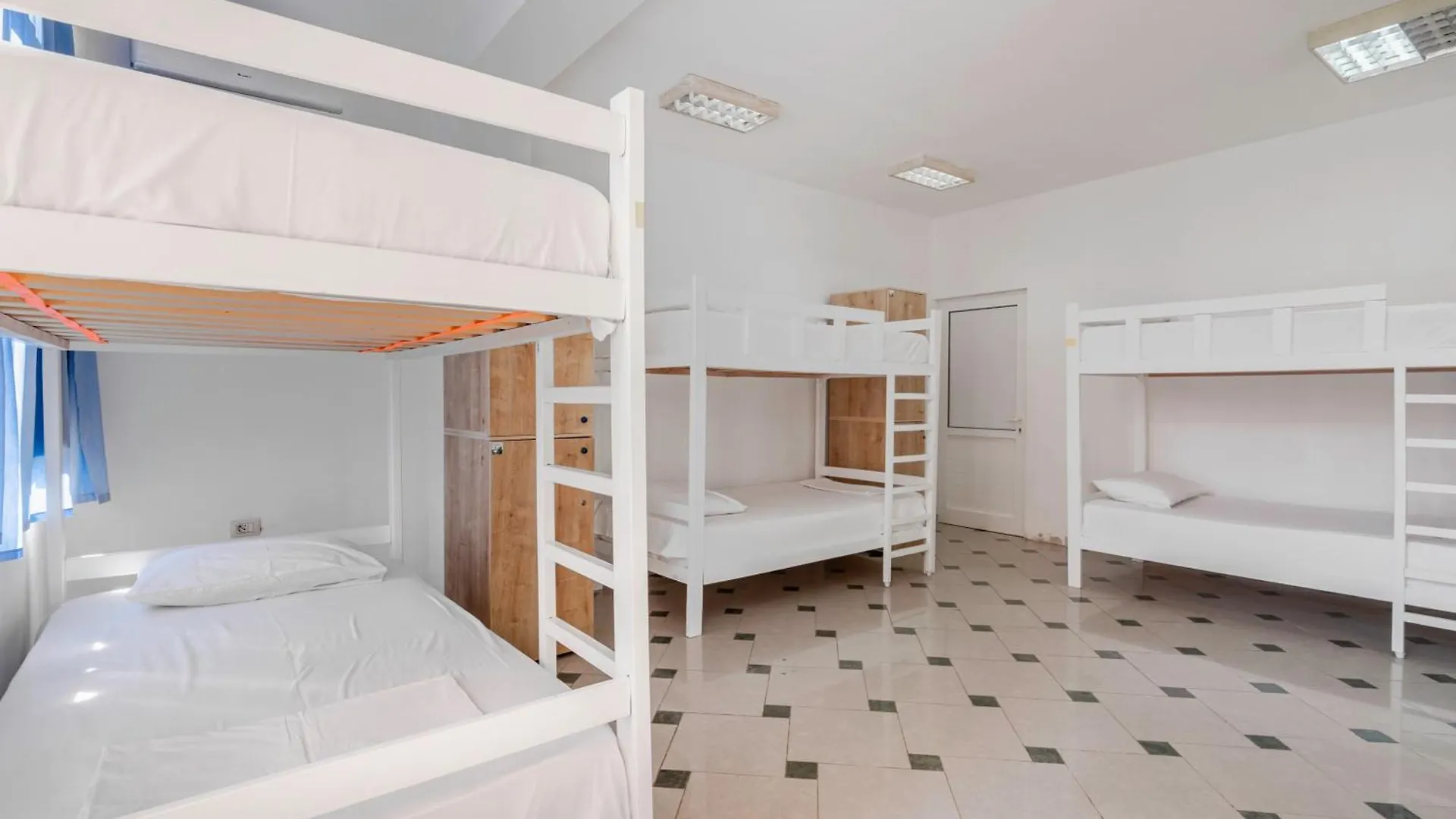 Hostel Hasta La Vista Sarande
