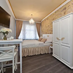 Cathedral Apart Otel Prag