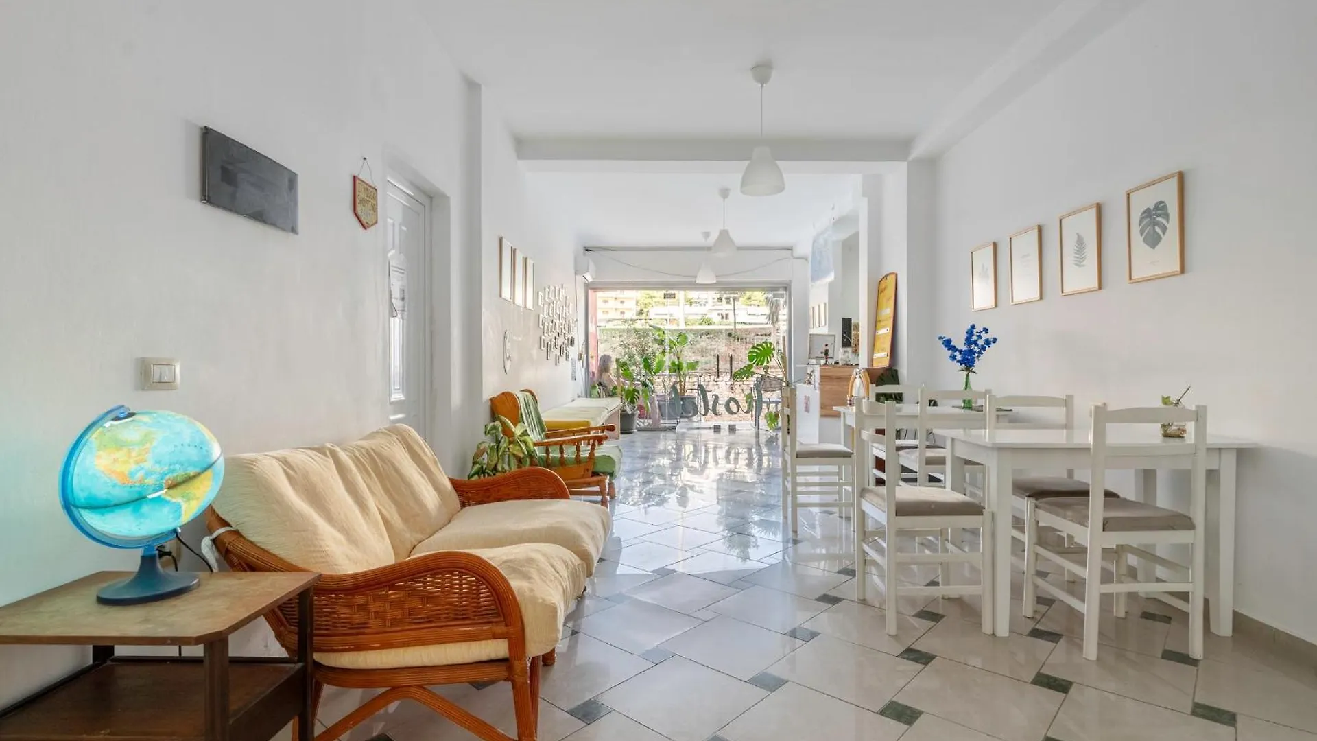 Hostel Hasta La Vista Σαράντα 0*,  Αλβανία