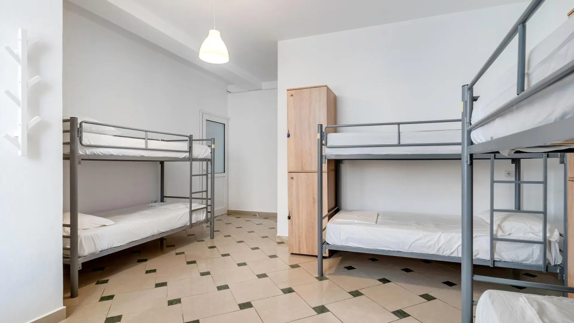 Hostel Hasta La Vista Σαράντα 0*,